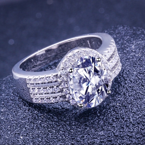 ✨Stunning 3 Row Oval Halo✨18K White Gold✨ - Picture 3 of 7